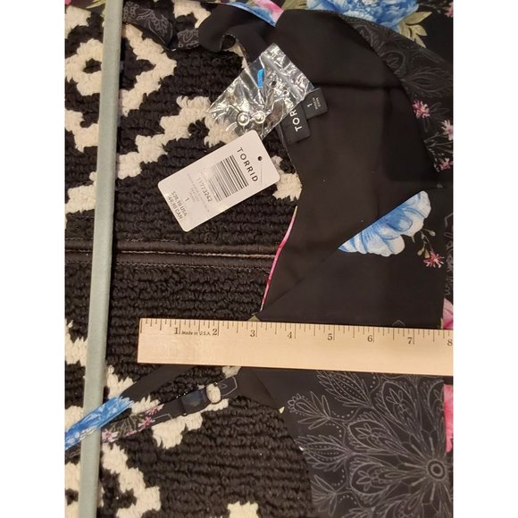 NEW Torrid Women's Camisole in Black with Mandalas and Flowers. Size 1 or 14/16 - Picture 7 of 11